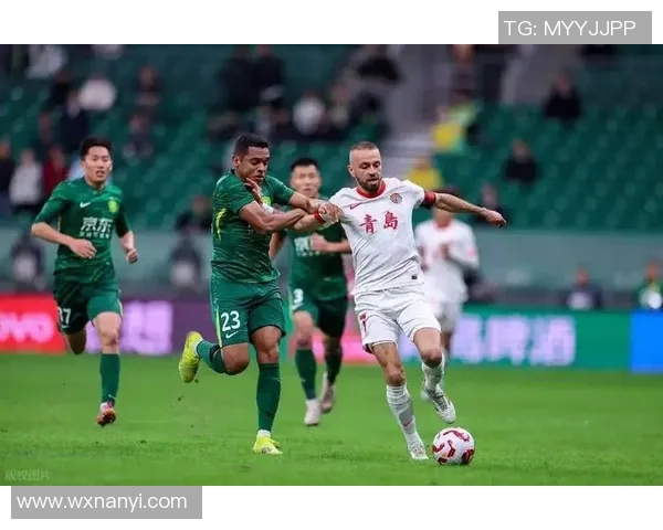 北京国安迎战深圳佳兆全力争胜展现球队实力与斗志